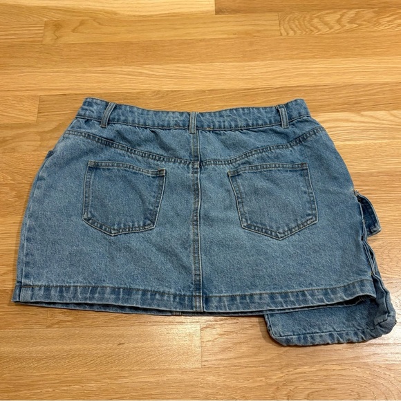 Pretty Garbage Denim Skirt Cargo Pockets Size Medium Light Wash - Picture 2 of 3